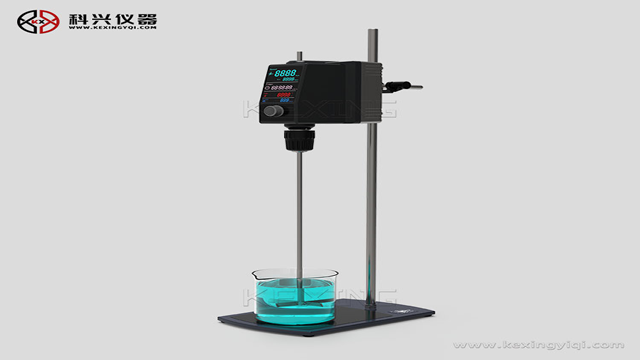 他來了，他來了，他帶著頂置式電動攪拌器走來